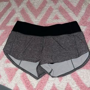 LULULEMON SPEED UP SHORTS. GREY/BLACK! SIZE 4 2.5 INCH